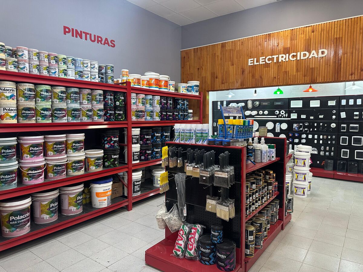 Sección de pinturas y electricidad